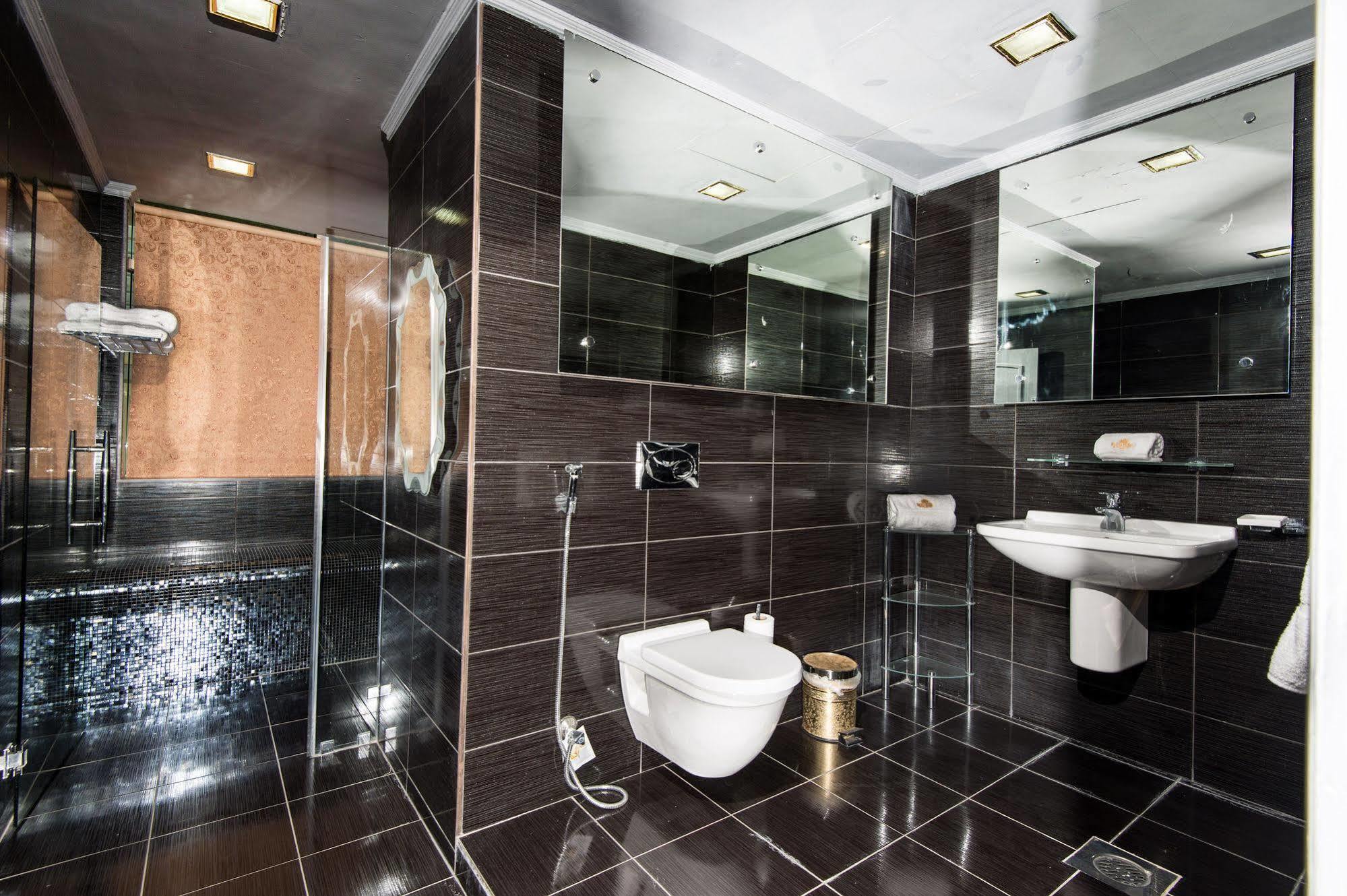 Bravo Royal Hotel Suites Kuwait City Exterior foto
